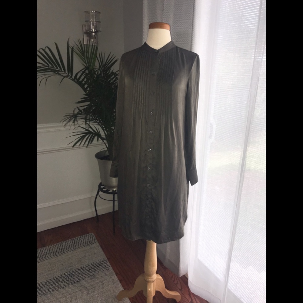 Banana Republic Green Long Sleeve Mock Neck Midi Dress